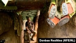 Окрім артилерії, дронів і різноманітного озброєння, російські військові скидають на українські позиції гранати зі сльозогінним газом – подекуди після цього намагаються штурмувати