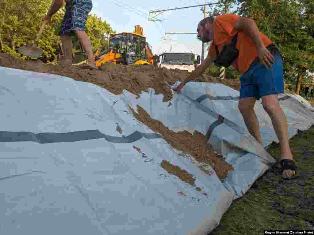 Містяни активно допомагають комунальним службам 