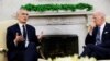 Президент США Джо Байден (п) і генеральний секретар НАТО Єнс Столтенберґ
