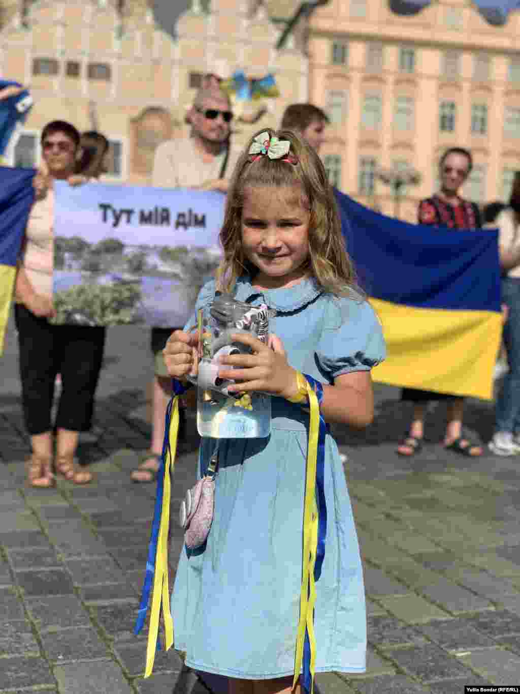 До «вільного мікрофону» долучалися і найменші учасники та учасниці акції, які дякували ЗСУ