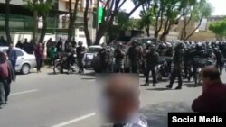 نیروهای یگان ویژه در برابر مردم در شاهینشهر