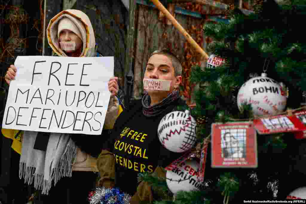 «Якщо зараз неможливо домовитись із Росією та повернути полонених, потрібно зробити так, щоб ця проблема завжди була на слуху – в української та міжнародної спільноти», – кажуть близькі полонених