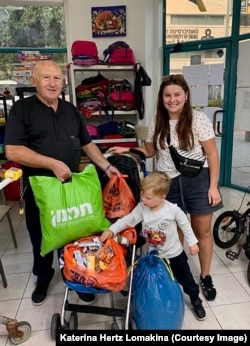 Волонтери допомагають вимушеним мігрантам з пошуком житла, роботи