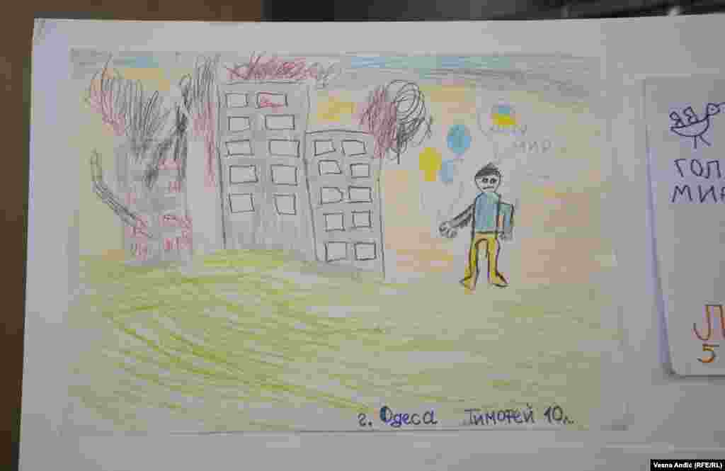 На одному з малюнків – повідомлення від 10-річного хлопчика з Одеси: «Хочу миру». Белград, Сербія, 23 серпня 2023 року