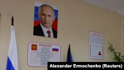 На одній із виборчих дільниць в окупованому Донецьку. 2023 рік