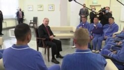 Путин посетил военный госпиталь Путин посетил военный госпиталь