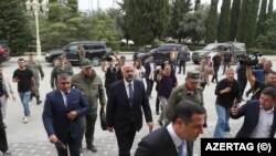 Делегація вірмен Нагірного Карабаху прибуває на переговори в місті Євлах, Азербайджан, 21 вересня 2023 року