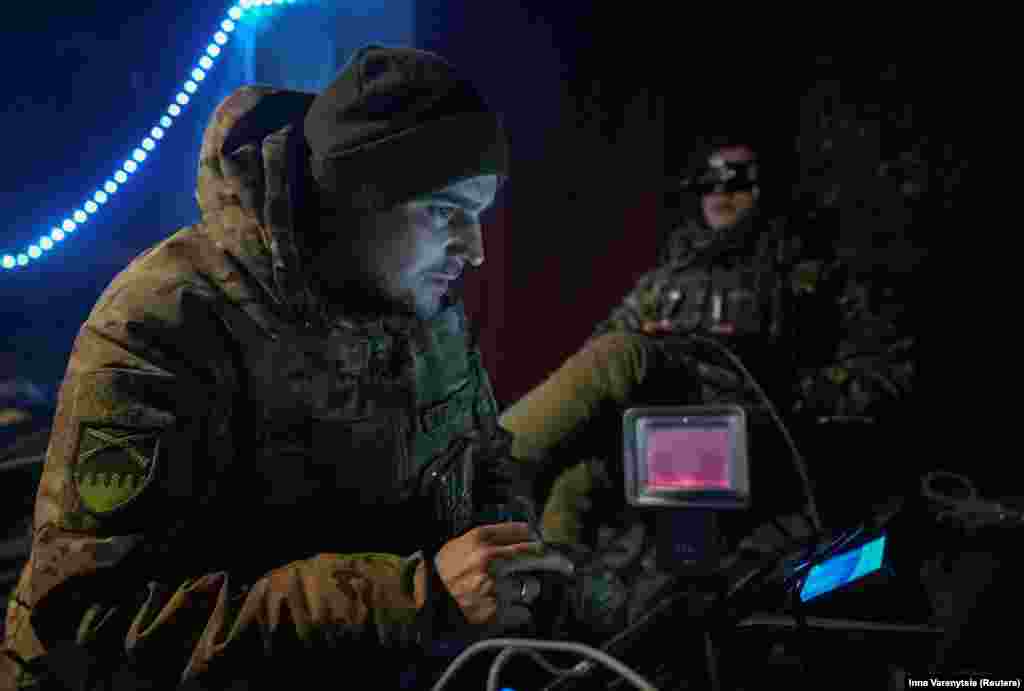 Оператори безпілотників шукають російські позиції під Бахмутом. 2 лютого 2024 року. Україна стверджує, що «Вампіри» показали себе особливо ефективними для націлювання на танки противника вночі