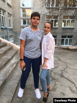 Рінат Тішанін з подругою Поліною. Фото з особистого архіву родини