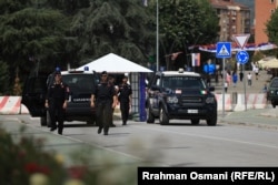 Vojnici KFOR-a kod mosta na reci Ibar koji deli severnu i južnu Mitrovicu. 21.9.2023.