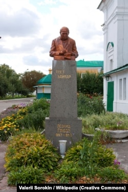 Могила Леоніда Глібова (1827–1893) в Чернігові