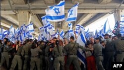 درگیری سربازان اسرائیلی با معترضان به تغییرات در دستگاه قضایی این کشور که از سوی دولت نتانیاهو دنبال میشود