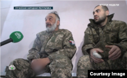 კადრი ვიდეოჩანაწერიდან, სადაც გოგლიძე და ჩუბითიძე "ენ-ტე-ვეს" კითხვას პასუხობენ