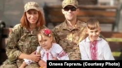 Загиблий в російсько-українській війні боєць, громадський активіст з Білорусі Василь Парфенков і його родина