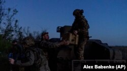 У Генштабі додають, що російські війська не відмовляються від намірів просунутися в районі Часового Яру. Ситуація під контролем українських захисників.