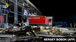 Наслідки ракетного удару армії РФ по терміналу «Нової пошти» в Харківській області