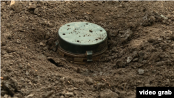 За даними The Washington Post, є території які заміновані на глибину від 5 до 16 кілометрів