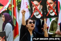 Акция перед посольством Ирана в Берлине после известий о смерти Ибрахима Раиси. 20 мая 2024 года