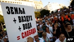 Detalj sa protesta u Beogradu protiv otvaranja rudnika litijuma u zapadnoj Srbiji, 10. avgusta 2024.