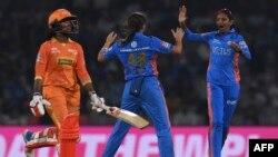 د مارچ پر څلورمه لومړۍ سیالي د ممبۍ انډيینز او ګجرات جاینټس ترمینځ وشوه.