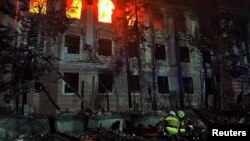 Фото из Николаева, распространённое службой ЧС Украины (сайт агентства Reuters)