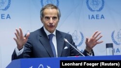 За словами Рафаеля Ґроссі, ці інспектори є одними з найбільш досвідчених експертів агентства з «унікальними знаннями в технології збагачення»