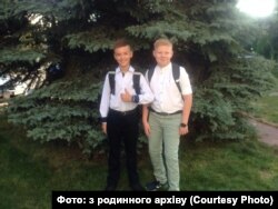 Максим Логвиненко з другом Дмитром. Фото з родинного архіву