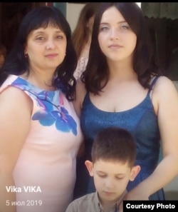 Софія Моро разом з мамою та братом. Фото з особистого архіву родини