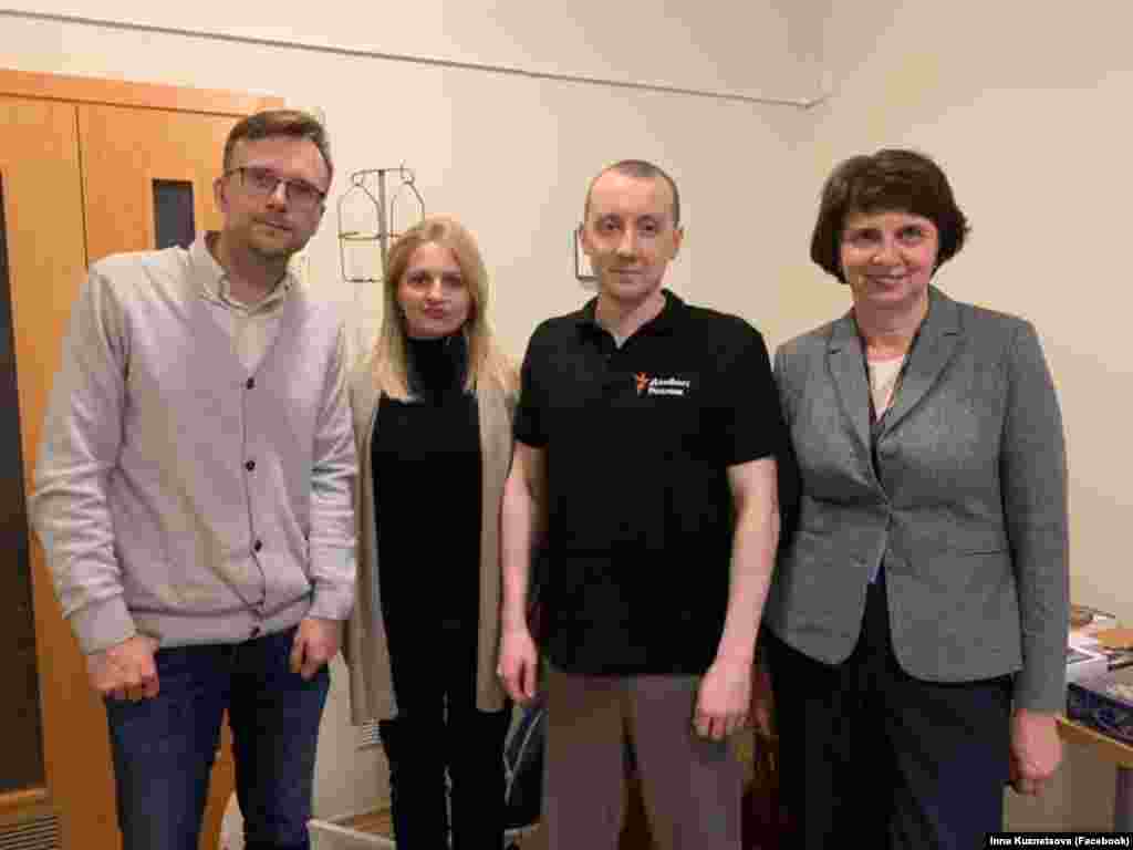 Інна Кузнецова, директорка Української редакції Радіо Свобода Мар’яна Драч та журналіст Андрій Діхтяренко відвідали Станіслава Асєєва у лікарні в Києві після його звільнення з полону, 30 грудня 2019 року. «Свободу може цінувати насправді той, хто її втрачав. Це численні автори Радіо Свобода» – розповідала Інна Кузнецова у лекції проєкту «Журналістика незалежної України»  