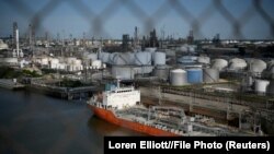 نمایی عمومی از کانال کشتیرانی هیوستون و پالایشگاه های مجاور آن