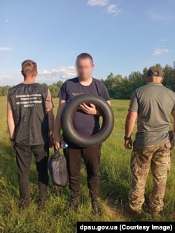 Прикордонники відділу «Тячів» затримали ухилянта, який, за їхніми словами на цій камері збирався переплисти річку Тиса і потрапити до Румунії. 20 травня 2024 року