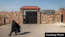 عکسی که خبرگزاری قوه قضائیه سال ۱۴۰۱ از ورودی زندان قرچک ورامین منتشر کرد.