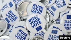 Bedževi s pozivima na glasanje na izborima za Evropski parlament, 22. maj 2024.