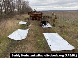 Загін Юкова готує мішки для решток бійців ЗСУ