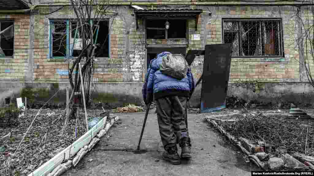 Кто-то не решается уехать из-за пожилого возраста