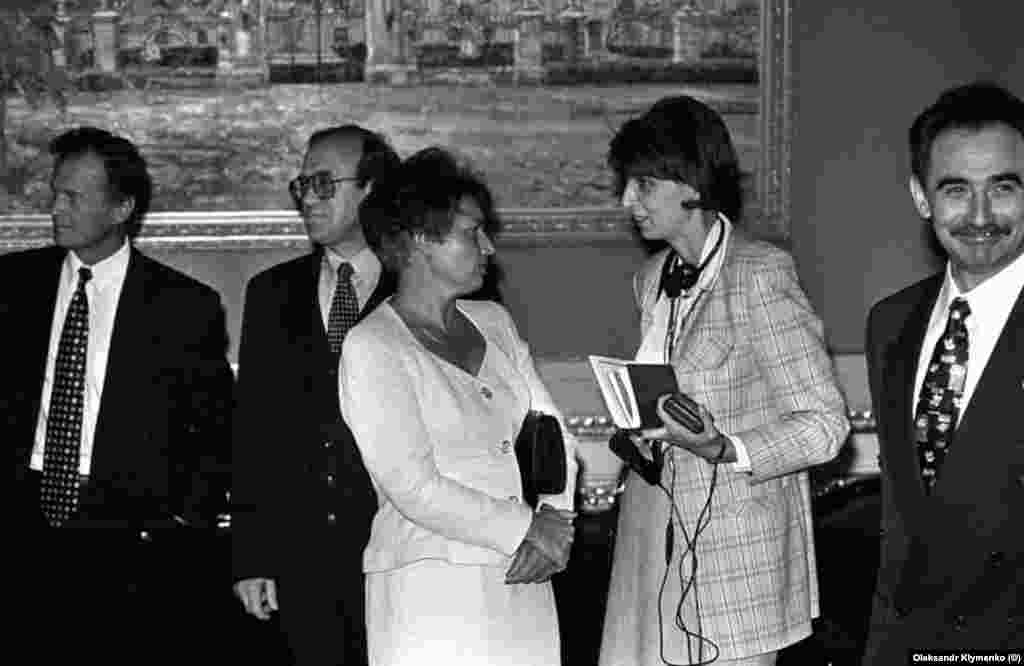 Свою журналістську кар’єру Інна Кузнецова розпочала в агенції новин Національної радіокомпанії України. На початку 2000-х створювала, а згодом очолила «Радіо Ера FМ». Це була перша сучасна розмовна радіостанція, в ефір якої міг зателефонувати будь-який українець і поставити запитання чиновнику. У 2009 році стала головною редакторкою Київського бюро Радіо Свобода  