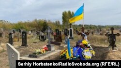 Могила Андрія Козиря на кладовищі біля села Гроза