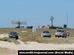 Російські РЛС «Небо-М» та «Каста-2Е2» (праворуч). Тарханкут, Крим, 2016 рік. Архівне фото