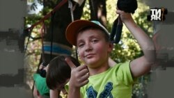 «Діти забувають про війну»: освіта і відпочинок маленьких біженців у Румунії
 «Діти забувають про війну»: освіта і відпочинок маленьких біженців у Румунії