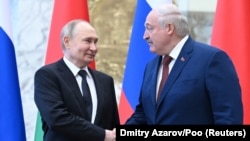 В грудні Олександр Лукашенко звернувся до президента РФ Володимира Путіна з проханням розмістити на території країни російську систему «Орешник», той погодився