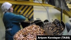 Виробництво куль у цеху Клімівського спеціалізованого патронного заводу в Росії. Архівне фото 