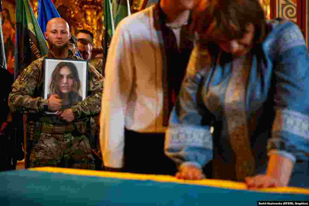 Прощання з бойовою медикинею батальйону «Госпітальєри» Іриною «Чекою» Цибух у Михайлівському золотоверхому соборі