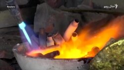 په کمبوډيا کې له کارتوسونو سينګار توکي جوړېږي 