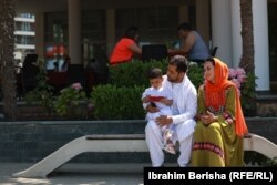 Porodica Nasimin se za Bajram obukla u tradicionalnu odjeću.