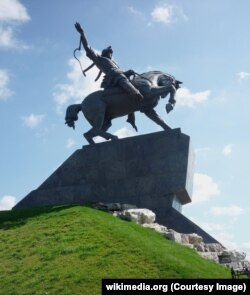 Башкирський національний герой Салават Юлаєв – близький соратник Омеляна Пугачова. Пам’ятник в Уфі