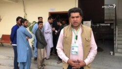 په کراچۍ کې خلک خپلې رايې کاروي په کراچۍ کې خلک خپلې رايې کاروي