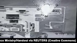 Кадр із відео, оприлюдненого Міноборони Росії, показує, як стверджується, повітряний удар російських збройних сил по, як вони стверджують, «по українських бойовиках» у Бєлгородській області Росії. Відео МО Росії оприлюднило 23 травня 2023 року.