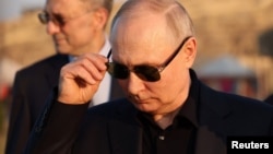 Владимир Путин во время визита к крепости Нарын-Кала в Дербенте на юге Дагестана, 28 июня 2023 года