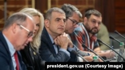 Загальна сума, яку ми збираємося вкласти в Україну, становитиме 100 мільйонів доларів – Халюк Байрактар (на світлині посередині)