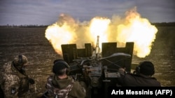 Українські військовослужбовці працюють на своїх позиціях поблизу Бахмута, 20 березня 2023 року